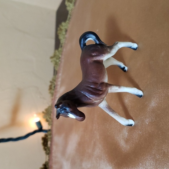 3 Horse Figurines - Picture 12 of 12